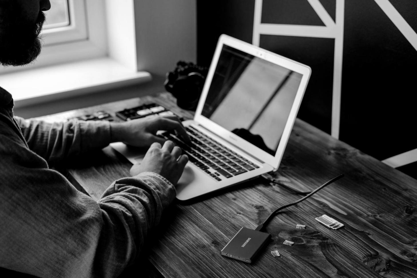 Équipe travaillant sur des stratégies d'investissement